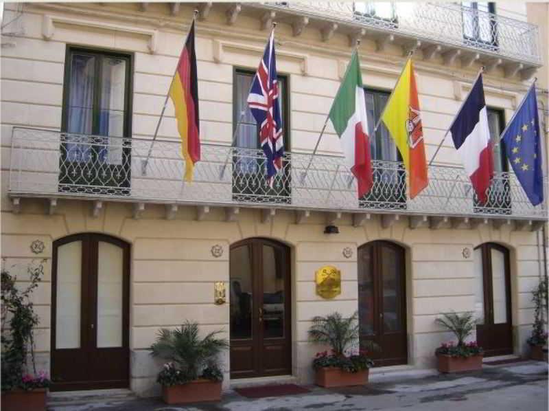 Hotel Residence Le Chiavi Di San Francesco Trapani Extérieur photo