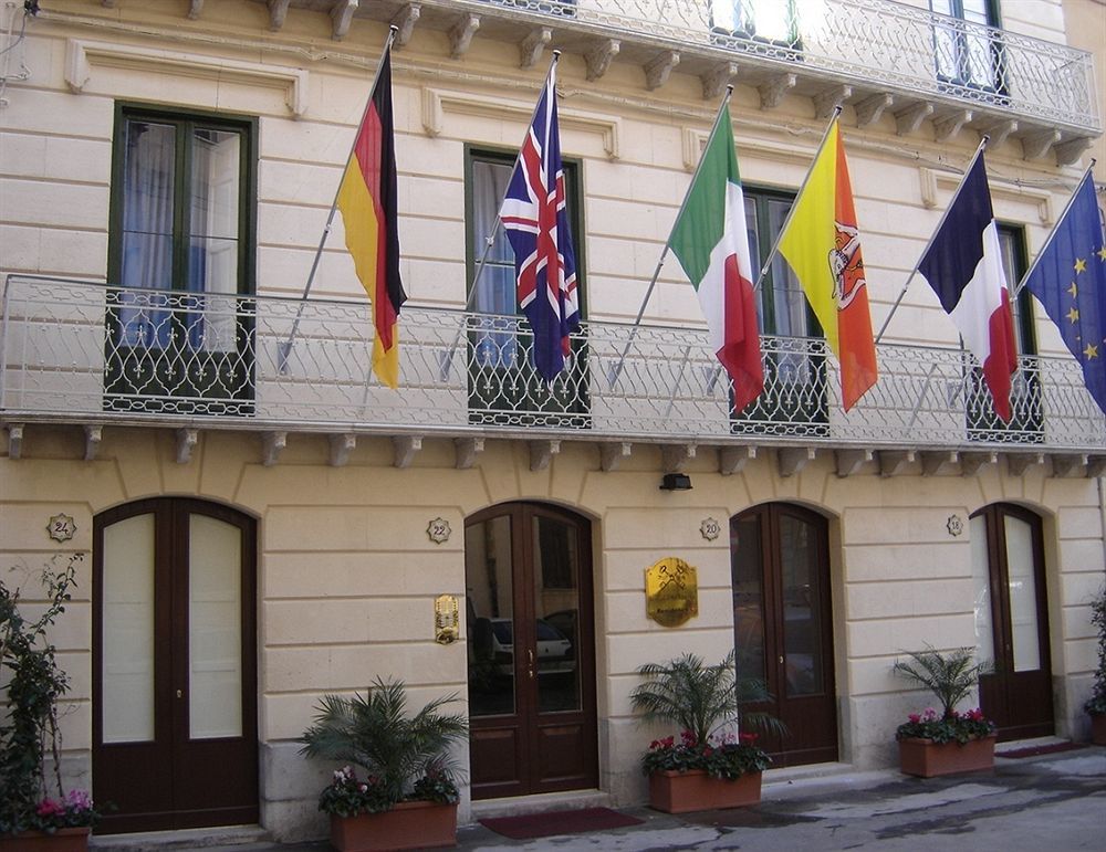 Hotel Residence Le Chiavi Di San Francesco Trapani Extérieur photo